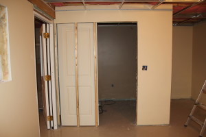 © COPYRIGHT 2015 Eddie's Aviary Breeding room got a solid wood door in "pocket" style. 